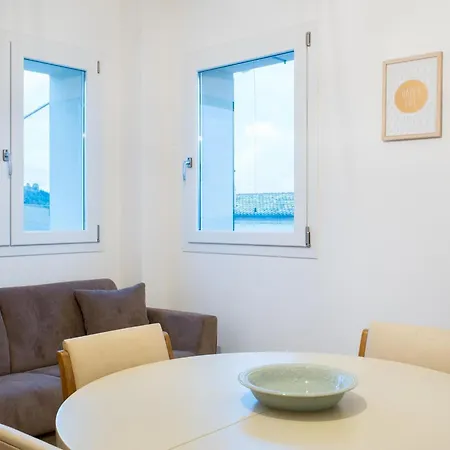 Appartement Bright In A With Swimming Pool